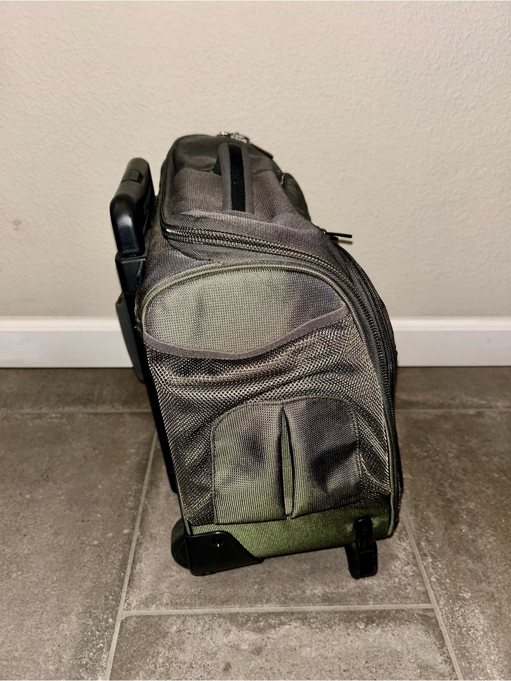 Briggs & Riley Olive Green Rolling Carry-On - Picture 7 of 13